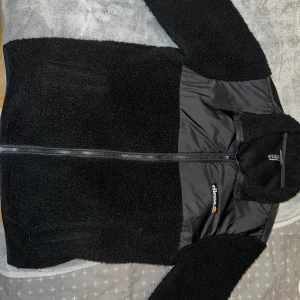 Tunnare jacka - jättefint skick, använd bara några månader!