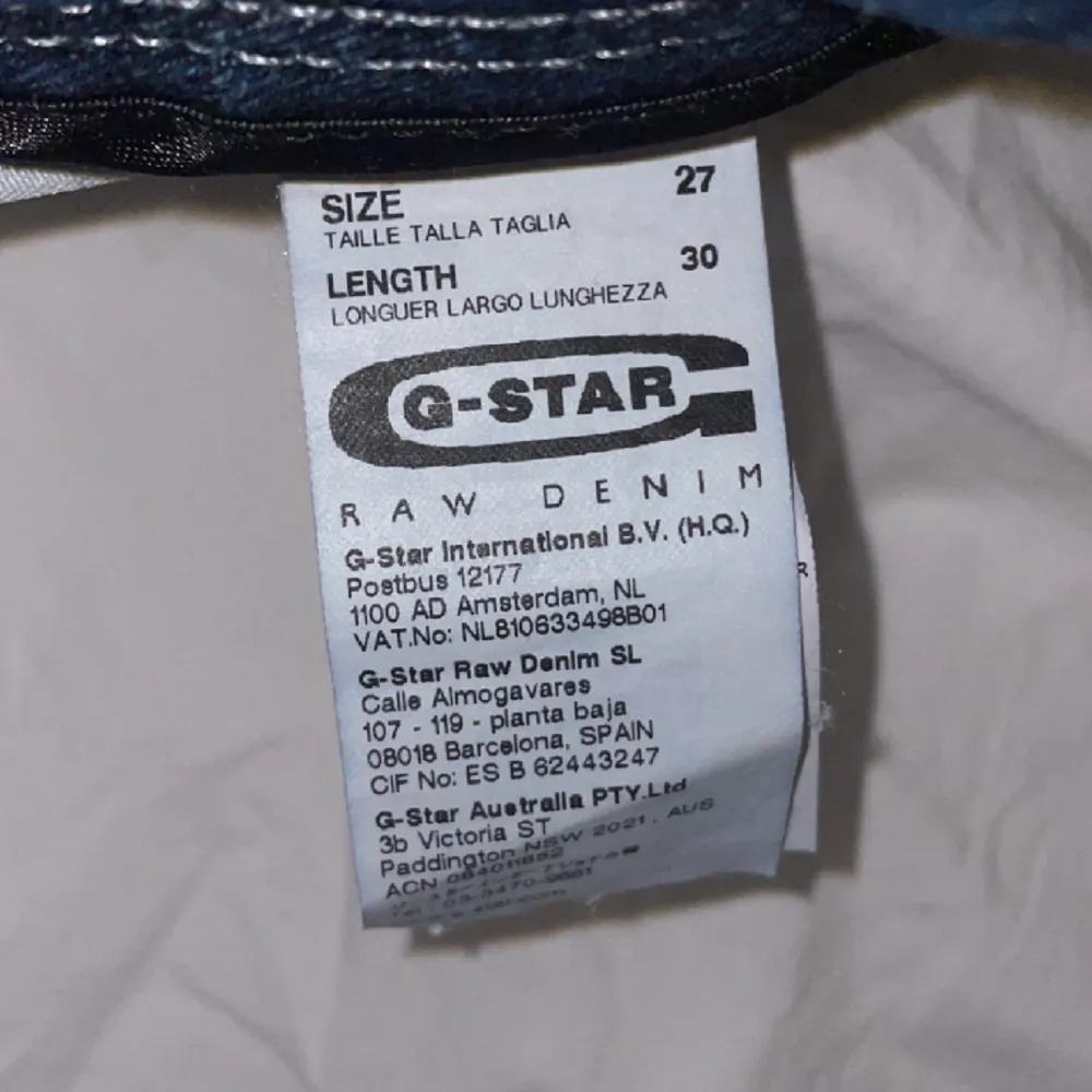 säljer jeans från g-star då de inte kommer till användning. har aldig använts. bra skick.. Jeans & Byxor.