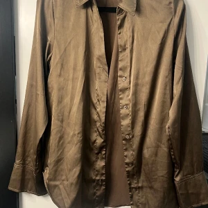 Skjorta - Från HM. Nypris 299kr säljs för 99kr❤️