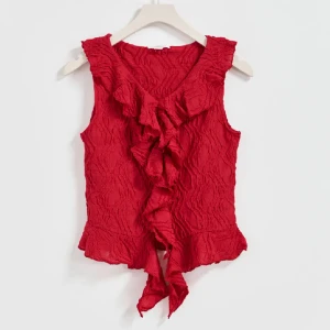 Blus  - Fin blus från Gina. Jättebra skick. Säljer då jag inte använder längre. Skriv t mig för fler bilder.