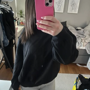Sweatshirt - Jättefin sweatshirt från gina i bra skick❣️❣️