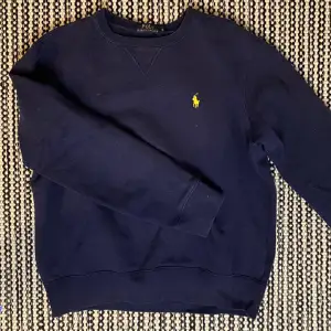 Sweater från Ralph Laurent, i mycket gott skick! Inga defekter!🤌🏼nypris på deras hemsida är 2000kr