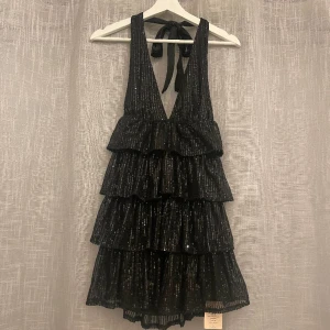 Festklänning🥂 - Aldrig andvänd, lappen kvar!! Perfekt klänning till fest eller till sommaren🤩 