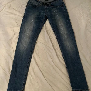 Dondup - Säljer mina dondup George jeans i storlek 30. Skick 9/10. Kom dm för frågor eller funderingar!