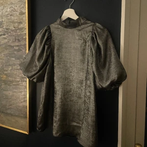 Festtopp  - Jätte fin topp från zalando! Köparen står för frakten😊😊