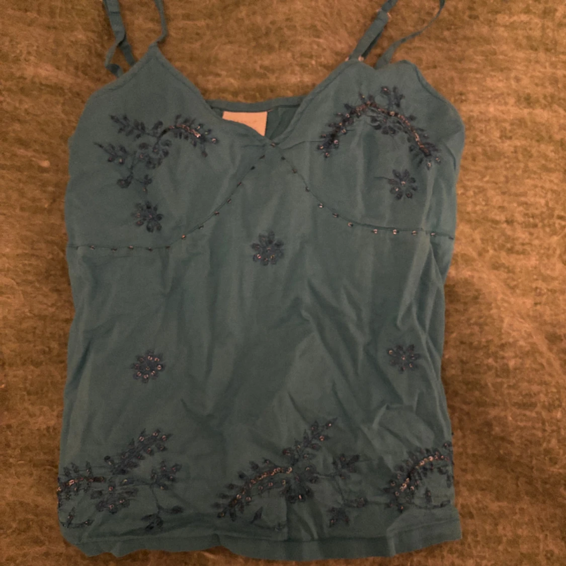 Linne med paljettdetaljer  - 90