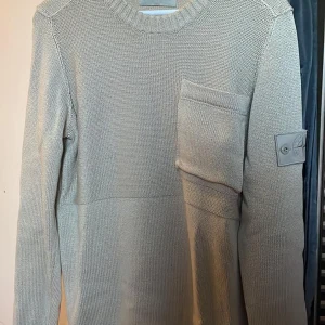 Stone Island Ghost Knitted Sweater - Stone island ghost tröja inköpt för 2 år sedan på Tres Bien för 3995kr men bara legat i en låda tills jag hitta den så praktiskt sett oanvänd som ni ser på bilderna. Certilogo finns, rare piece ! Kan mötas upp i Göteborg 