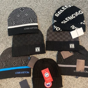 Märkesmössa - Säljer dessa helt nya mössor för 300kr styck. Skriv vilken du vill ha. Fler bilder finns. Pris kan diskuteras.