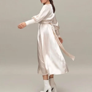 Lis Bonne Atelier Prosecco Dress - Säljer min fina klänning från Lis Bonne, aldrig använd. Köpt för 2550 Mitt pris 1500