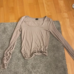 Tröja från Gina tricot  - Knappt använd då den är för stor