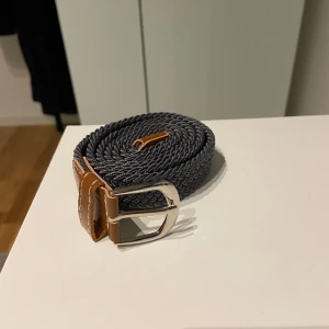 Flätat Bälte - Fint grått flätat bälte med bra kvalite. 