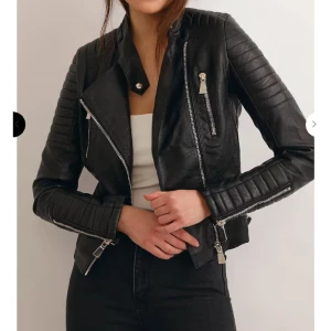 Chiquelle skinnjacka  - Fin skinnjacka från Chiquelle i bra skick. Köparen står för frakten💌