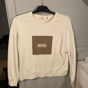 Sweatshirt  - Från hm, med ett tryck där fram 