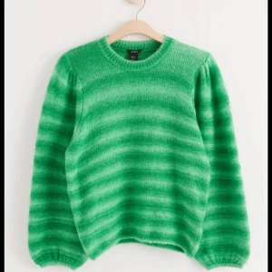 Grön stickad tröja - Väldigt fin Skick, kommer tyvärr inte till användning och endast använd 3 ggr