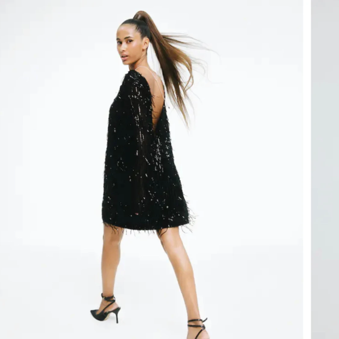 Scarlet svart klänning