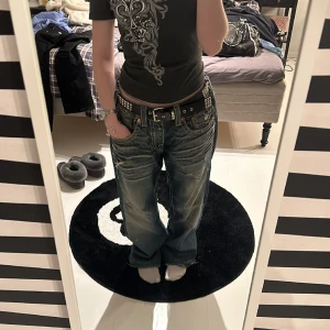 Trueys  - Lägger ut igen😔super snyggaaa men ett hål i ena backfickan!! För stora på mig så vill bli av med dom😩passar nog nån som är runt 170-180 i längden(många intresserade så höjer priset FÖRLÅT)