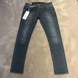 Dondup jeans - Tja! Säljer dessa Dondup jeans i modellen George! Skick 9/10 Skriv vid minsta intresse!