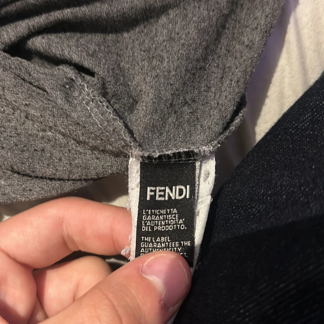 Säljer min Fendi T-shirt för jag inte använder den längre - 92