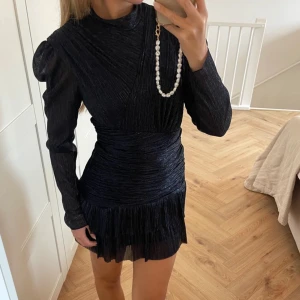 Fest klänning - Säljer min fest klänning då den inte kommer till användning! Använt 1 gång och mycket bra skick! Storlek S/M