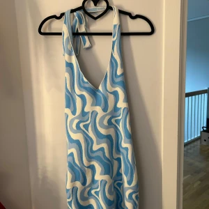 Klänning  - En super fin klänning med så fina färger på säljs ej mer 