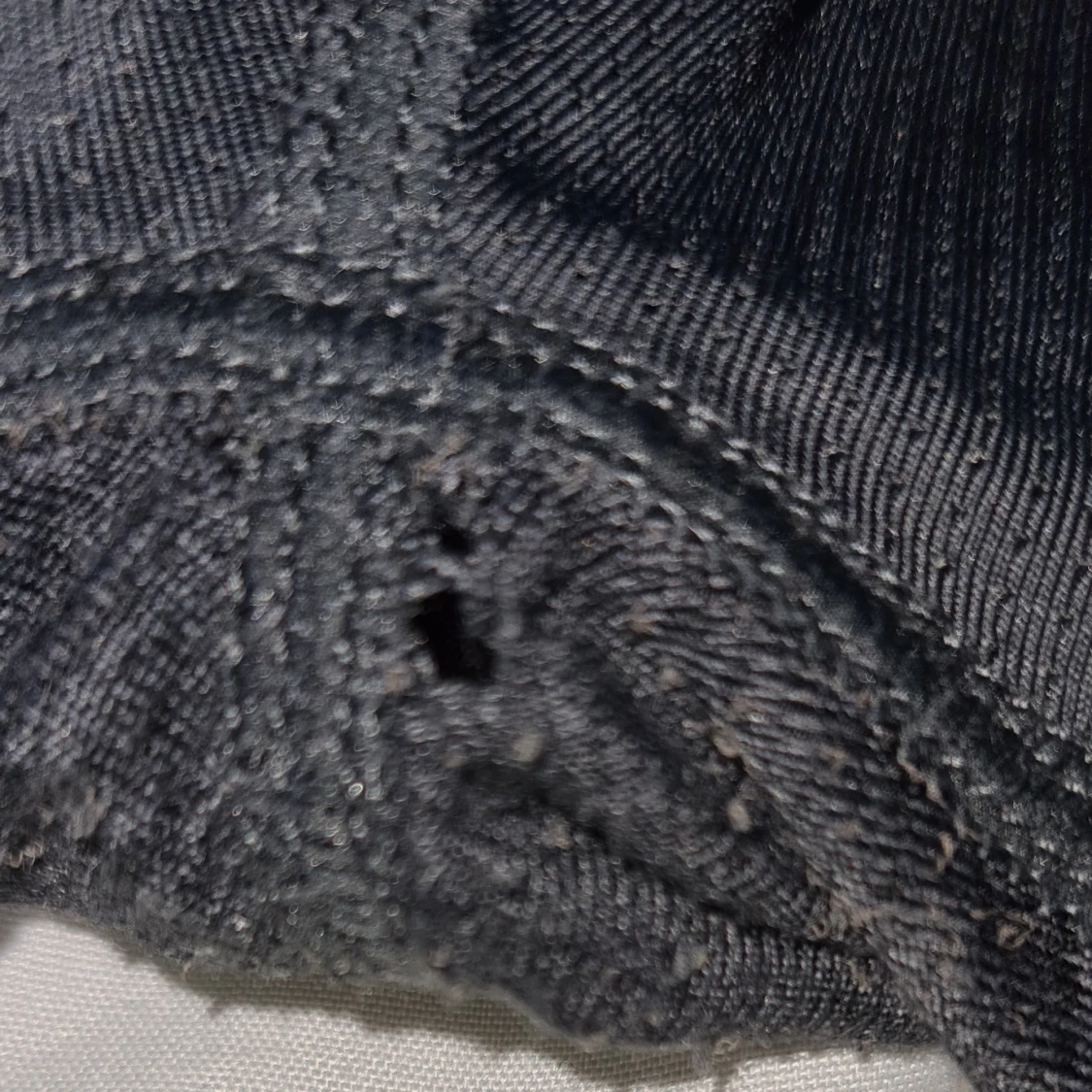 Gymshark tights stl M, litet hål vid grenen. - 90