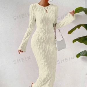 Stickad klänning  - Fin stickad klänning från shein med fin detalj i ryggen. Aldrig använd. Köpt från shein!