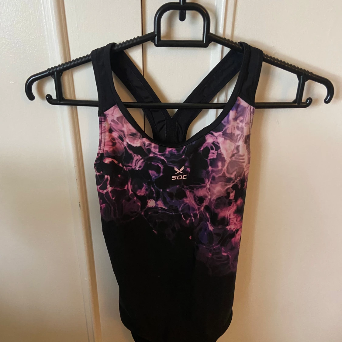 Baddräkt med hål i ryggen