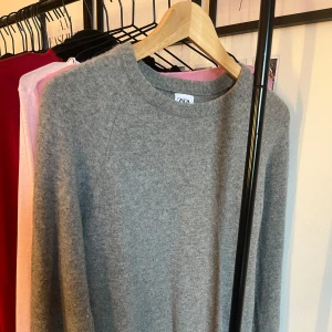 Stickad tröja  - Grå stickad tröja ifrån zara 🤍