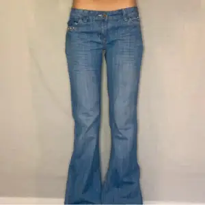 Super snygga jeans i storlek 36. 