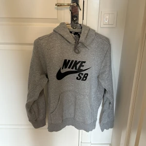 Nike SB Hoodie - Använt skick - Mindre slitage på sidor