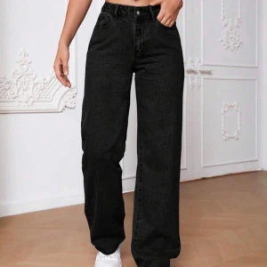 TALL JEANS  - Ett till par jeans som är superfina men tyvär inte kommer till användning längre har endast använts några enstaka gånger och är i nyskick skriv om du vill ha mått eller info!💕💕