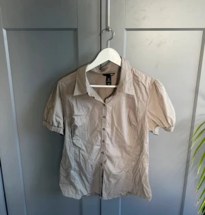 Tröja - En snygg tröja som inte kommit till användning. Det är storlek M men är för både S och M