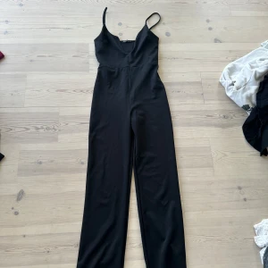 Svart jumpsuit - Bra passform 