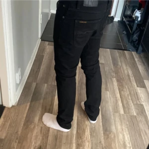 Nudes Jeans - Grin Tim -32W-30L -Nyskick  Tveka inte på att höra av dig vid frågor eller funderingar!