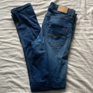 Replay Jeans - Replay Hyperflex/ Super slim, Skick:8/10 Nypris: 1200kr Pris: 599kr, Storlek tror w28 passar 165-170. Hör av dig om du har några frågor 💯🔥