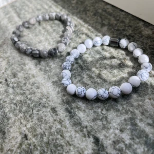 Bundle 2x 100kr - 2 skit snygga armband passar nästan alla outfits. Trendiga om du behöver smycken till dina sthlmstil laidback grisch outfits 