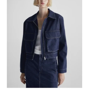 SÖKER (!) denna jacka från Massimo Dutti - Storlek spelar ingen större roll