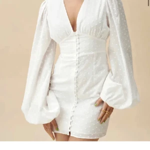 Sommarklänning  - Säljer en liknande super fina klänningen💕 den kommer aldrig riktigt till användning 💕