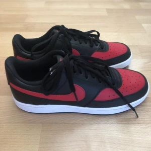 helt nya Nike skor  - Helt nya oanvända Nike skor i storlek 42.  