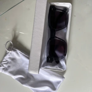 Chimi solglasögon  - Säljer mina chimi 004 ginger, pga för lite användning. Dem är i bra skick! 