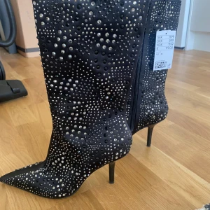 Glitter klackar - Helt nya klackar från hm (se prislapp) nypris va 1199kr
