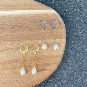 Örhängen - All information på bild 2 👉🏻  65kr för ett par frakt ingår! 💌 Instagram - Vikiicom