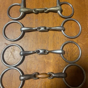 Bett - Tredelade tränsbetten i silver är 11,5, det svarta är 10,5 och baucher är 11,5