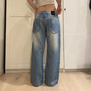 Baggy jeans  - Coola baggy jeans! Lånade bilder från hon jag köpte av <3 Midja 88 cm och innerben 80 cm 💋💋