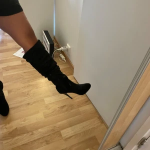 Boots med klack  - Svarta boots i storlek 38! ☀️ 