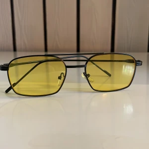Coola solglasögon😎 - Coola solglasögon med gult glas. Aldrig använda! 💞