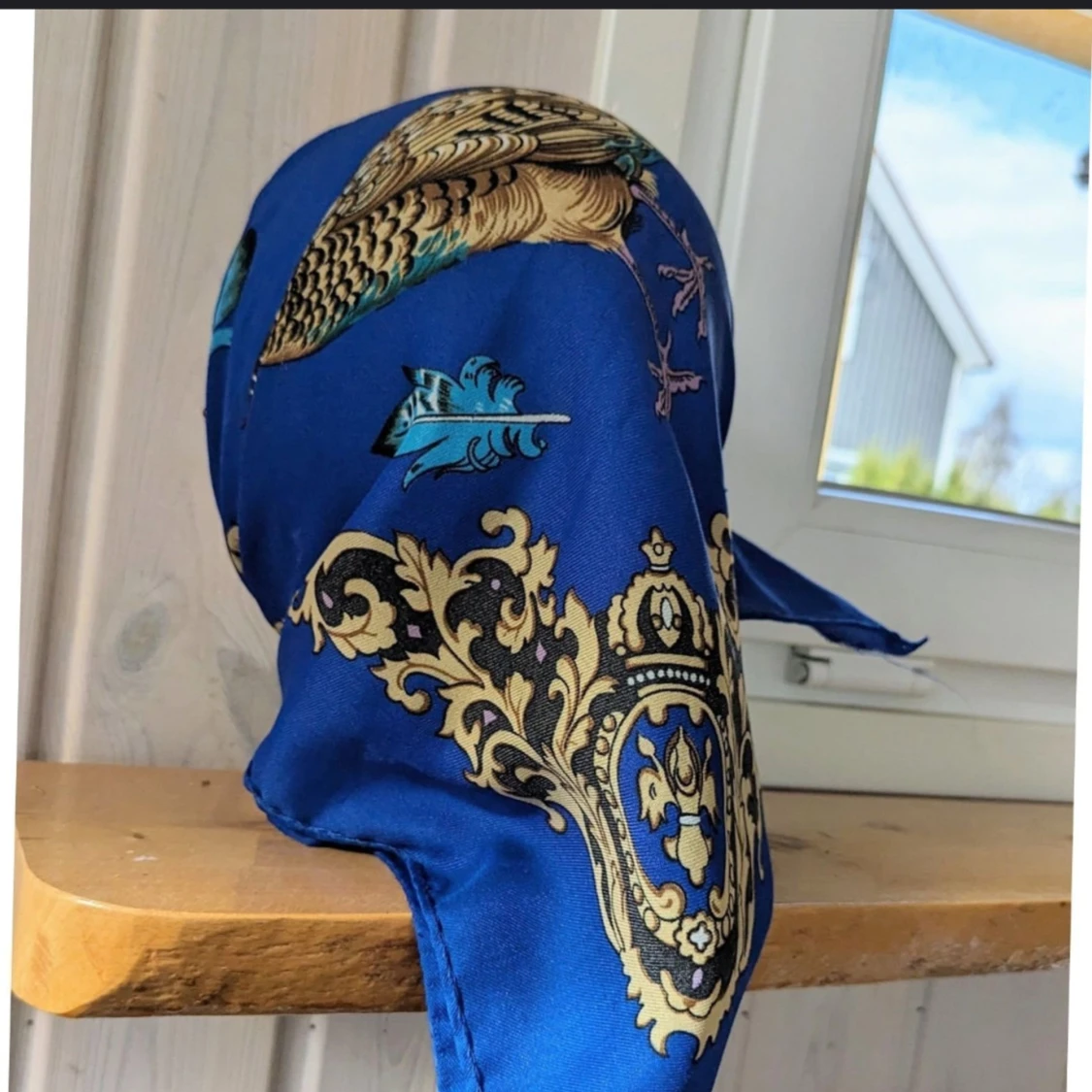 Blå halsduk med fågel- och fjädermönster - 93