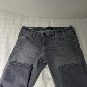 Jack N Jones jeans storlek 32 - Nya Jack N Jones jeans storlek 32
