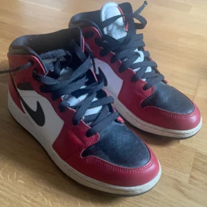 Air Jordan 1 mid chigago - Nike air jordans 1 mid chigago 