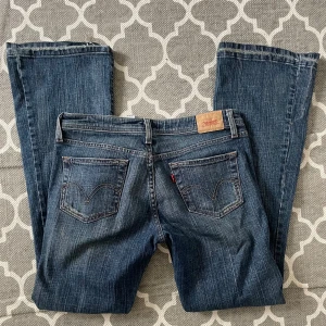 Levis Jeans - Skit snygga Levis jeans som inte kommer till användning, lågmidjade🥰